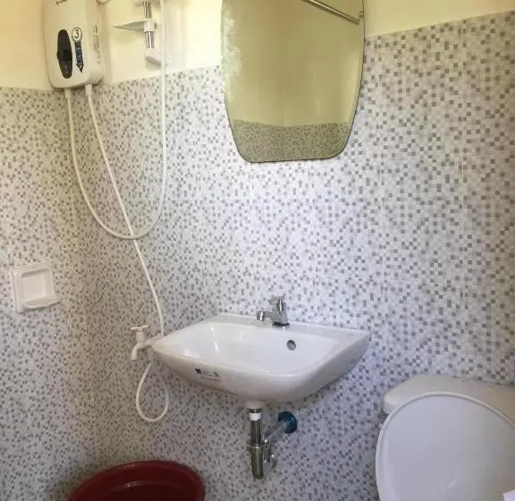 Chambre Triple Standard Salle de bain Extérieure, Hope Inn