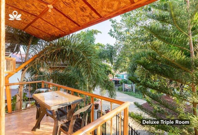 اتاق سهنفرۀ استاندارد با سرویس بهداشتی بیرون از اتاق, Hope Inn