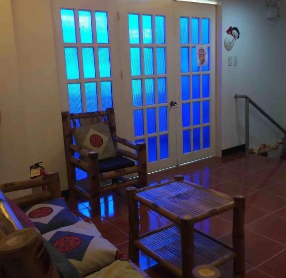 خانه 4 خوابه, Hope Inn