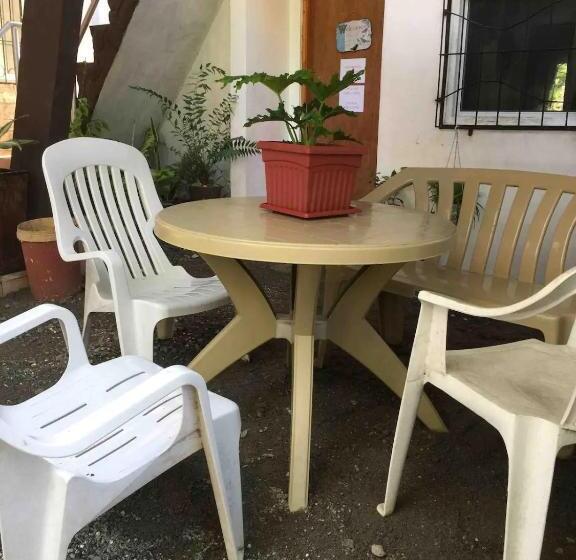 خانه 4 خوابه, Hope Inn