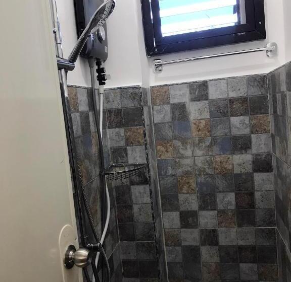 اتاق سوپریور, Hope Inn