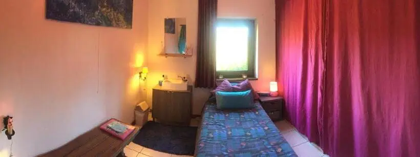 庭の見えるシングルルーム, The Little Paradise Naturist Only!