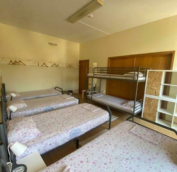 اتاق خانوادگی, Garden Hostel