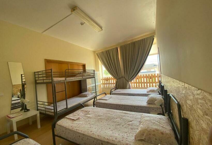 اتاق خانوادگی, Garden Hostel