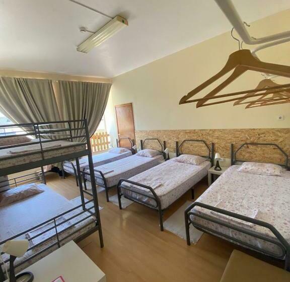 اتاق خانوادگی, Garden Hostel