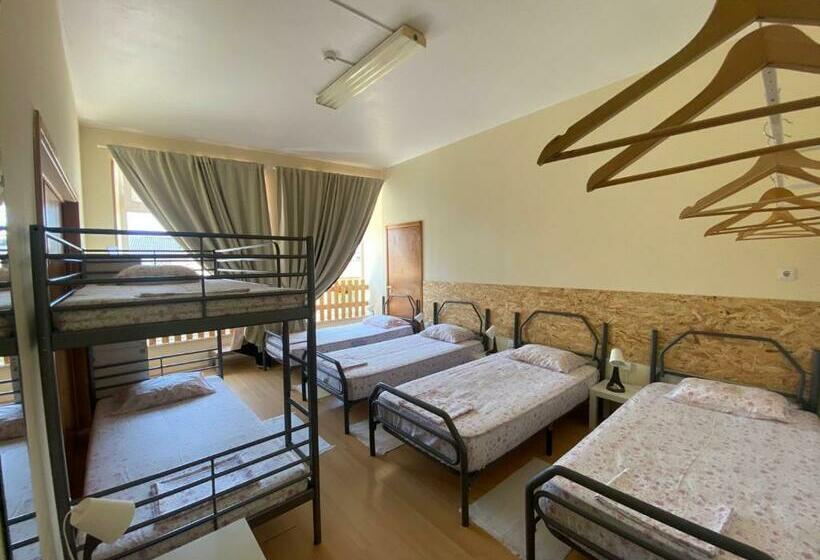 اتاق خانوادگی, Garden Hostel