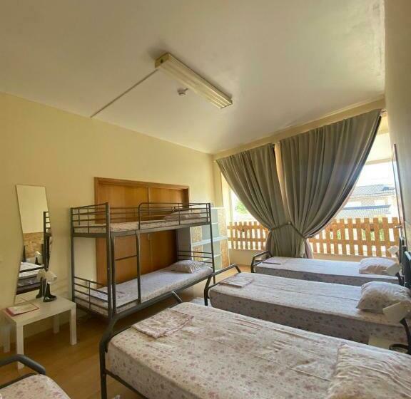 اتاق خانوادگی, Garden Hostel