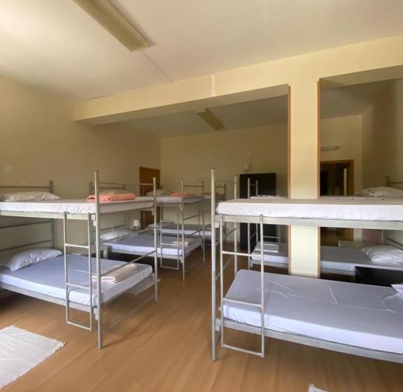 اتاق خانوادگی با سرویس بهداشتی مشترک, Garden Hostel