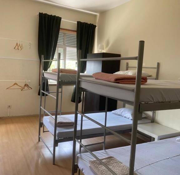 اتاق خانوادگی با سرویس بهداشتی مشترک, Garden Hostel