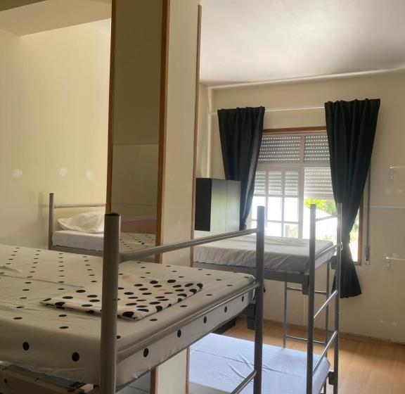 اتاق خانوادگی با سرویس بهداشتی مشترک, Garden Hostel