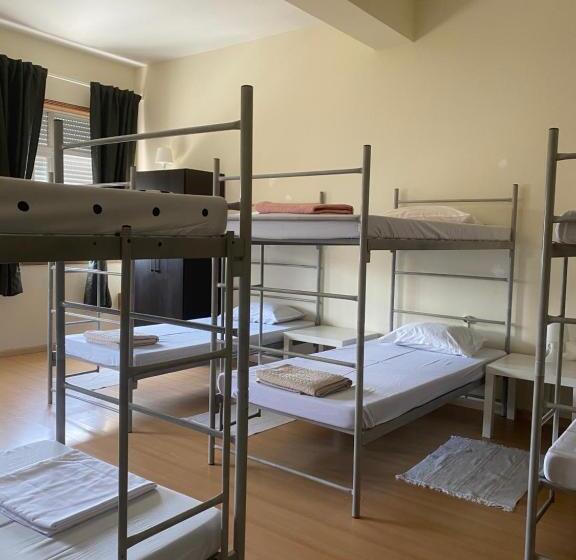 اتاق خانوادگی با سرویس بهداشتی مشترک, Garden Hostel