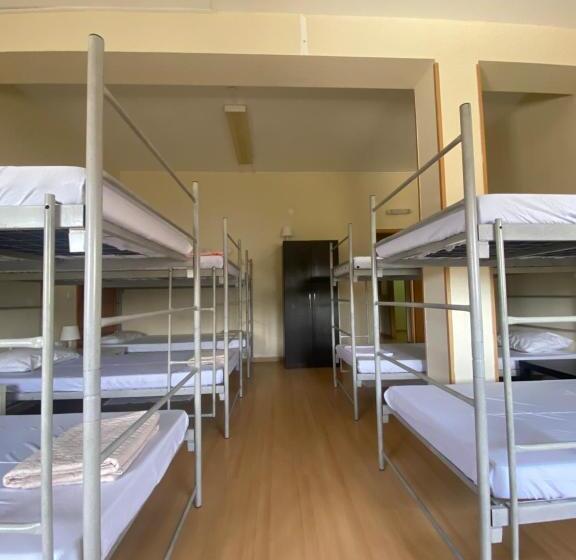 اتاق خانوادگی با سرویس بهداشتی مشترک, Garden Hostel