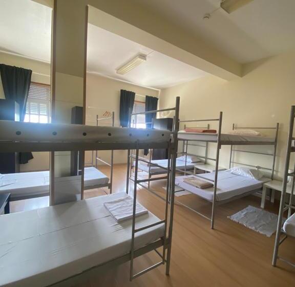 اتاق خانوادگی با سرویس بهداشتی مشترک, Garden Hostel