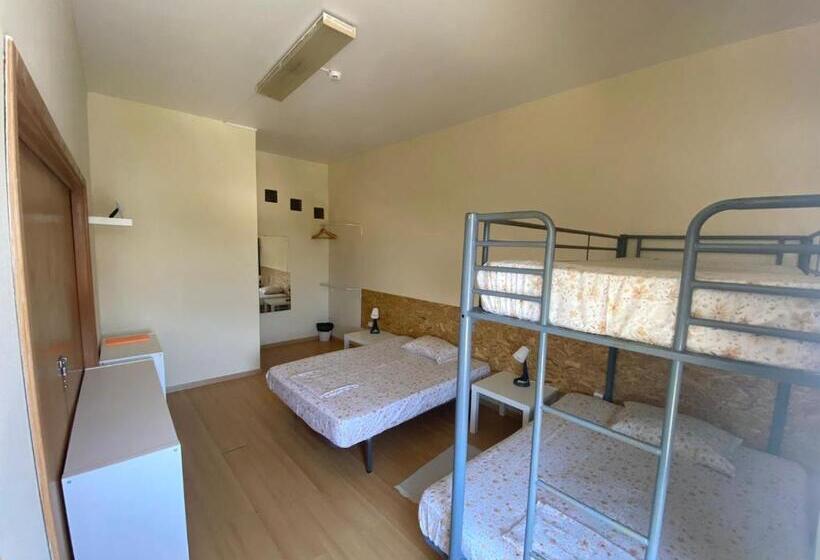 اتاق خانوادگی, Garden Hostel