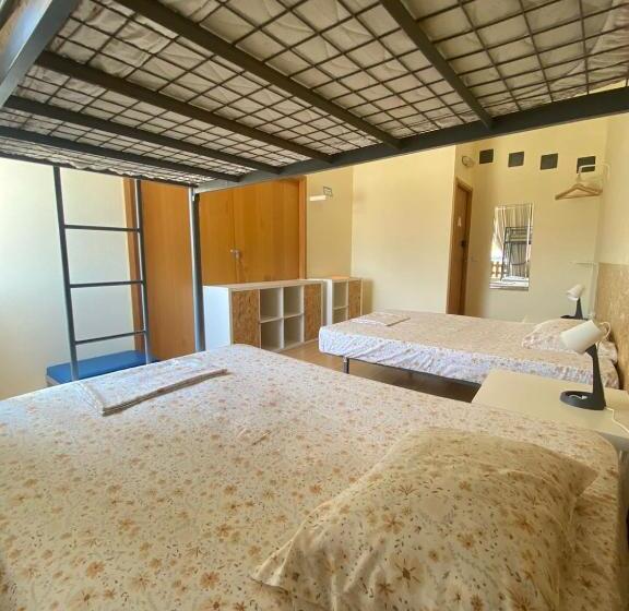 اتاق خانوادگی, Garden Hostel