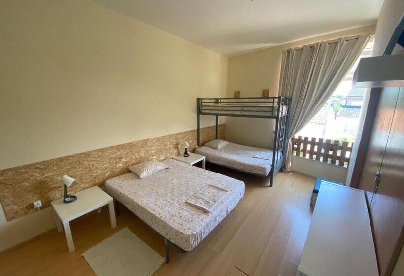 اتاق خانوادگی, Garden Hostel