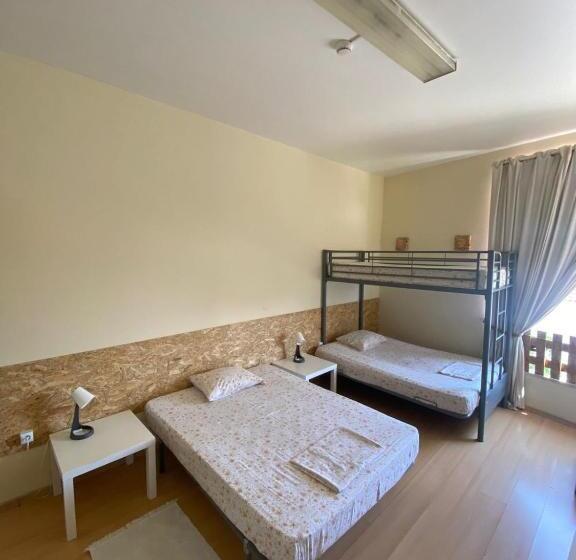 اتاق خانوادگی, Garden Hostel