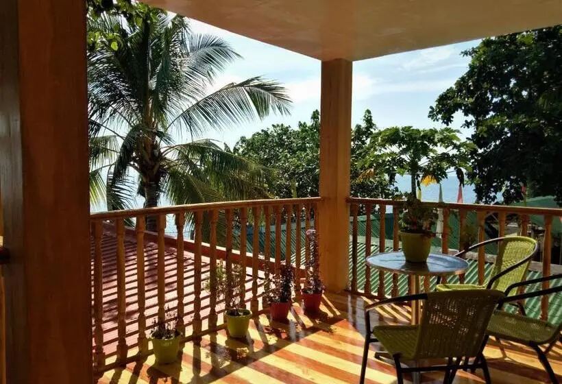 オーシャンビュースイート, Smallfry S Beach Resort