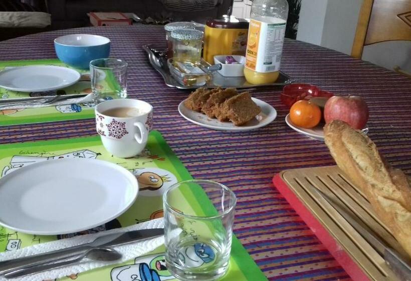 غرفة قياسية مطلّة علي حمام السباحة, Deux Chambres Dans Villa