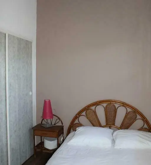 プールビュースタンダードルーム, Deux Chambres Dans Villa