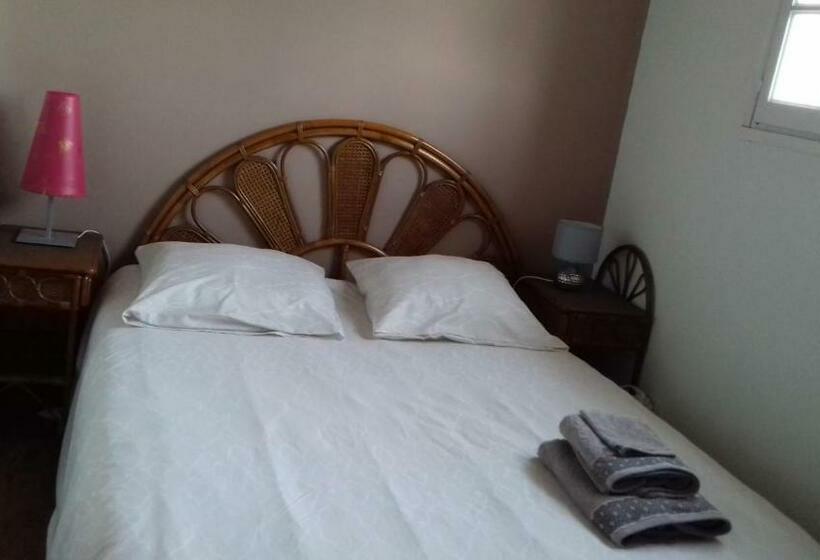 غرفة قياسية مطلّة علي حمام السباحة, Deux Chambres Dans Villa