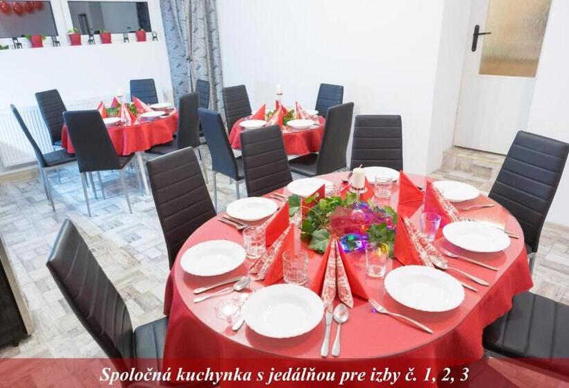 四人标准间, Ubytovanie Adina Poltár