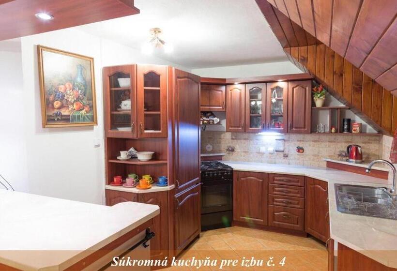 家庭间, Ubytovanie Adina Poltár