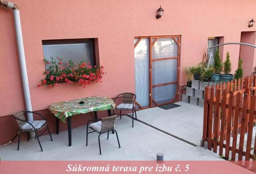 低层单卧公寓, Ubytovanie Adina Poltár