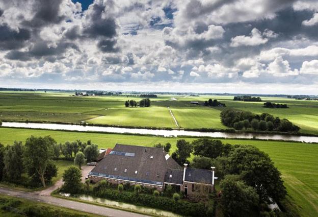 סטודיו דלוקס, Gastopstal