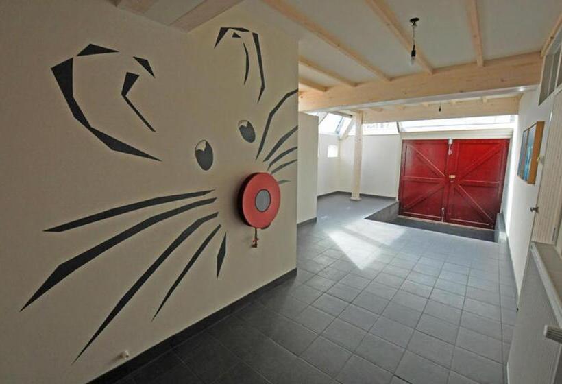 דירת חדר סופריור, Gastopstal