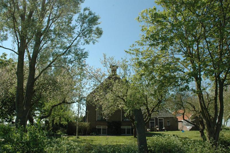 דירת חדר סופריור, Gastopstal