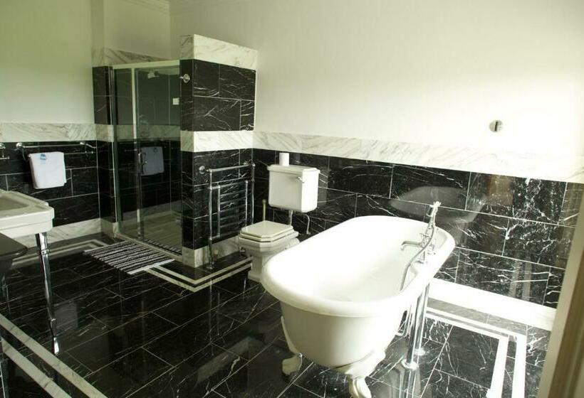 סוויטה קלאסית, Grange Manor