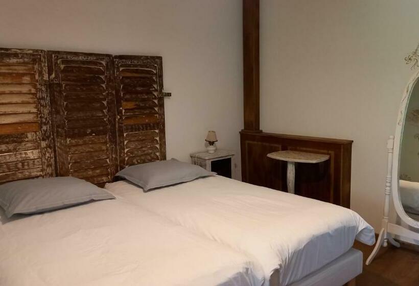 דירת שני חדרים, Hagebuche