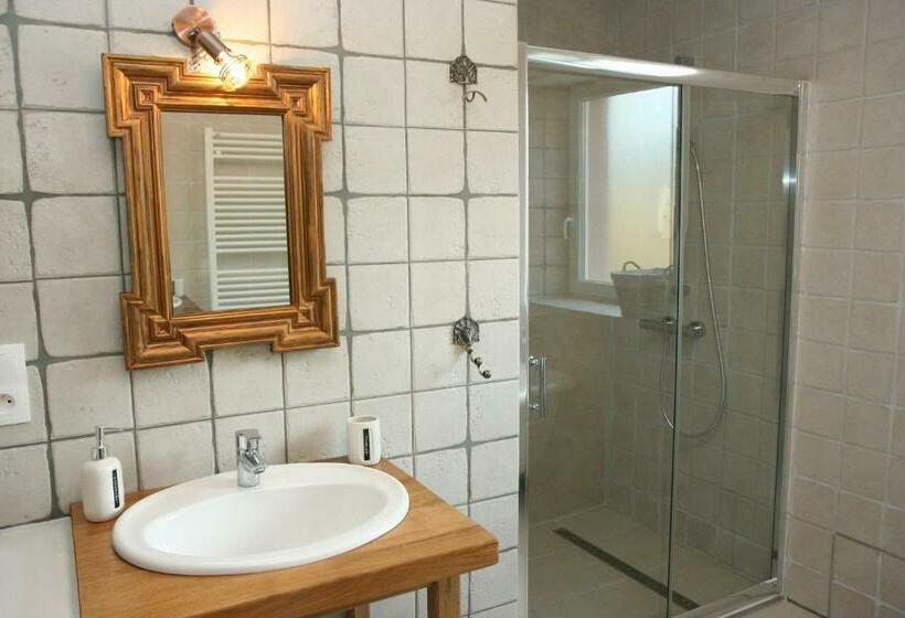 דירת שני חדרים, Hagebuche