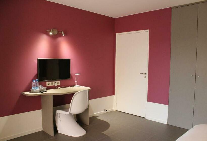 Номер Стандарт Кровать Кинг Адаптированный для Инвалидов, La Couture Du Charme