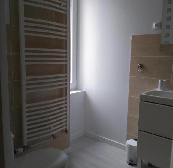 غرفة قياسية, Les Chambres D Odile