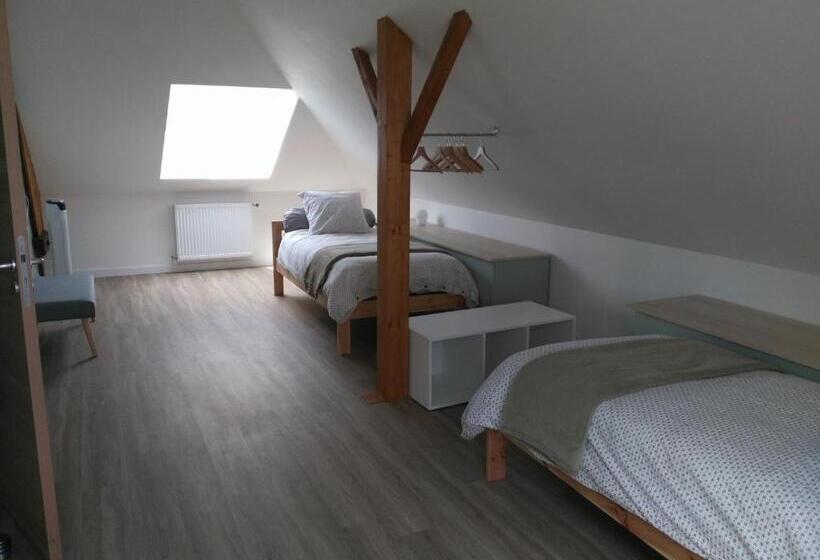 جناح مطلّ علي الجبل, Les Chambres D Odile