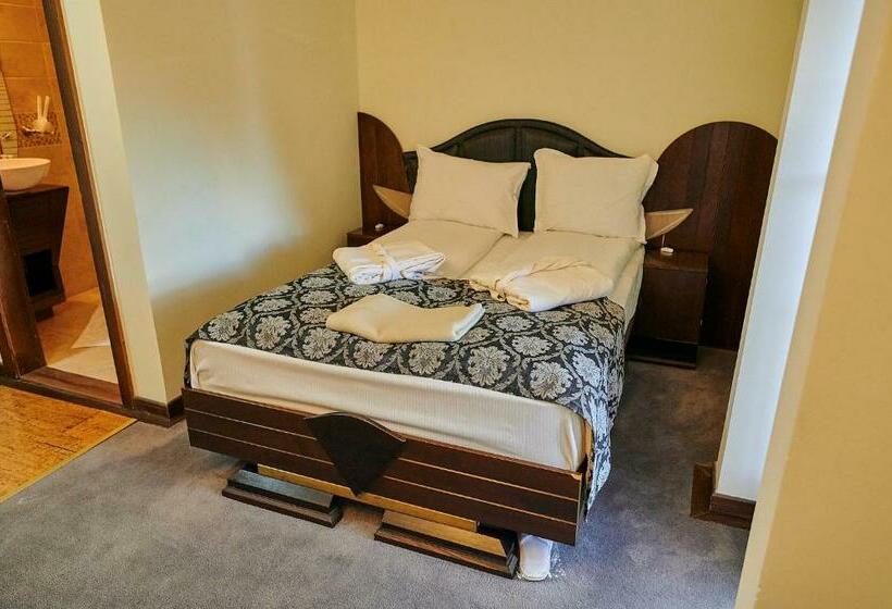 スタンダードルーム, Saciova Hills