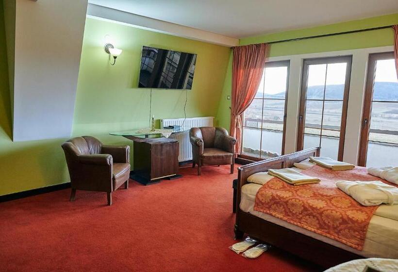 デラックスルーム, Saciova Hills