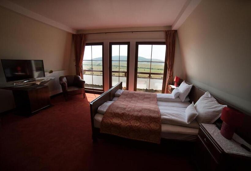 デラックスルーム, Saciova Hills