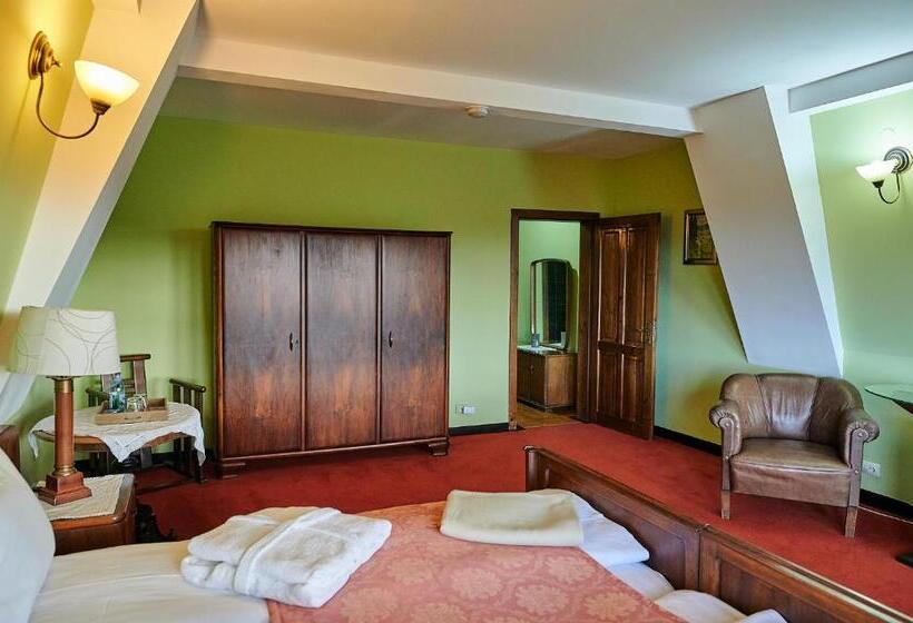 デラックスルーム, Saciova Hills