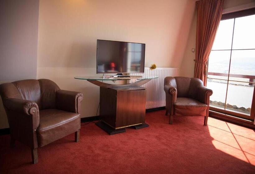 デラックスルーム, Saciova Hills