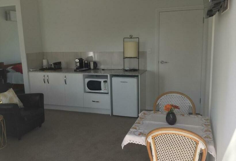 디럭스 스튜디오, Studio Echunga Adelaide Hills
