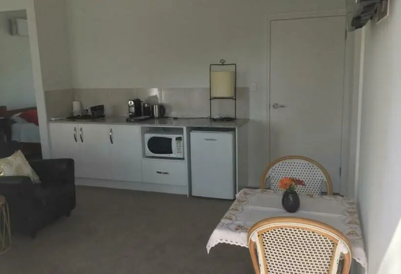 デラックススタジオ, Studio Echunga Adelaide Hills
