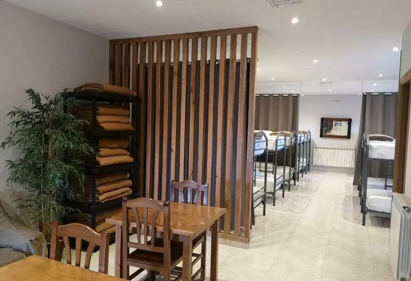ルームシェアのワンベッド, Albergue Restaurante Casa Herminia