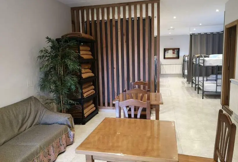 ルームシェアのワンベッド, Albergue Restaurante Casa Herminia