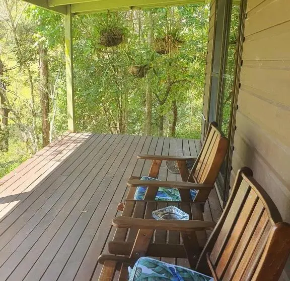 デラックスバンガロー, The Bushranger Hideaway