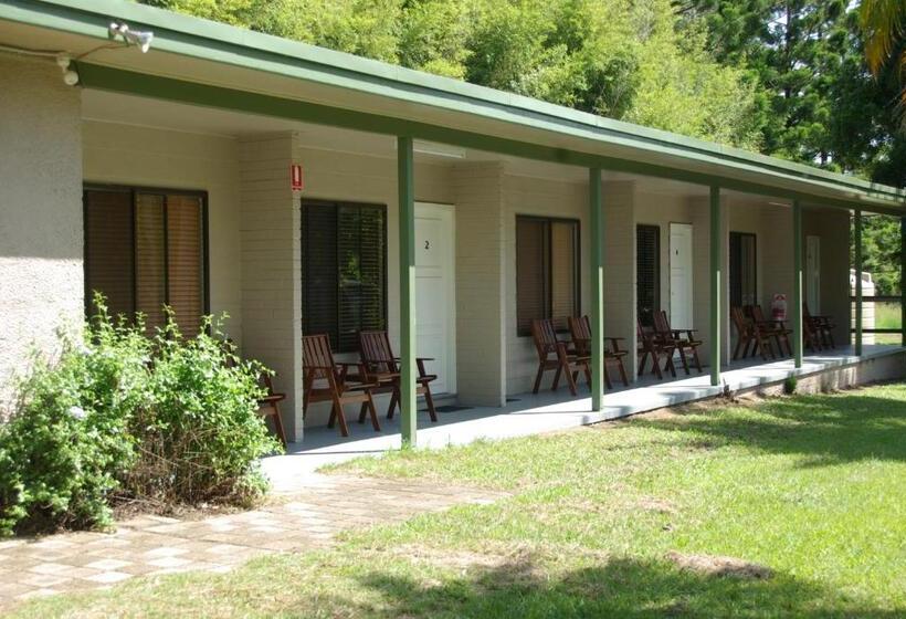 プールの見えるスタンダードトリプルルーム, The Bushranger Hideaway