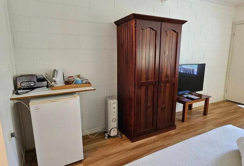 プールの見えるスタンダードトリプルルーム, The Bushranger Hideaway