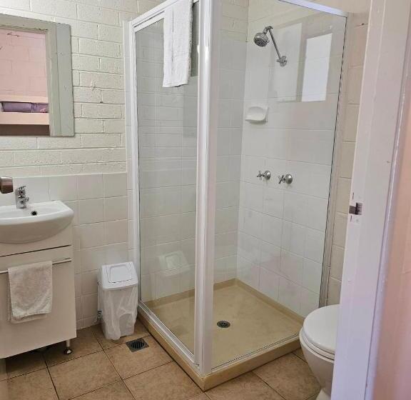 プールの見えるスタンダードトリプルルーム, The Bushranger Hideaway